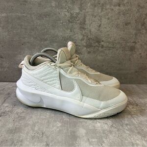 Nike Team Hustle Basketball Shoes CW6735-101 Womens sz 7 - white